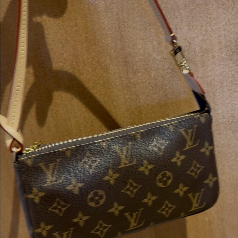Louis Vuitton Monogram pochette - Picture 11 of 11